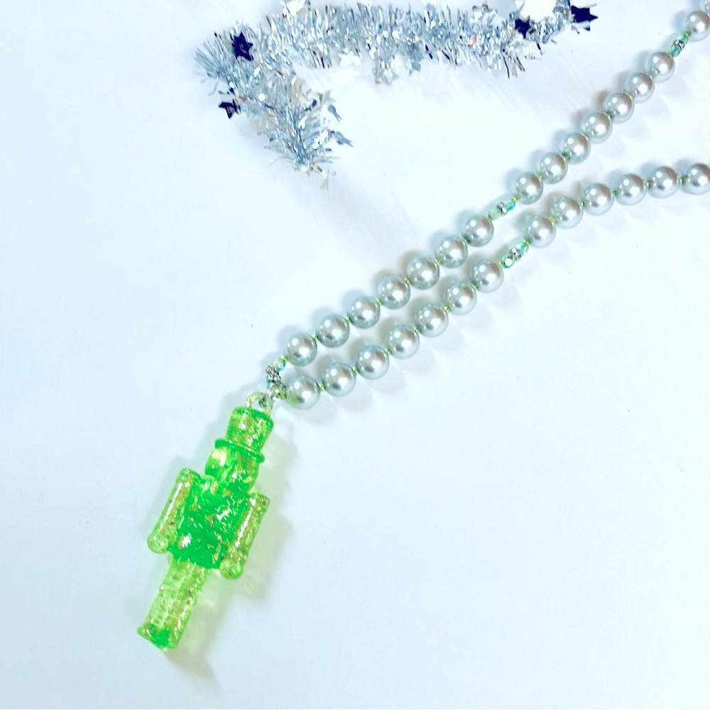 Sparkling Soldier Necklace Lime